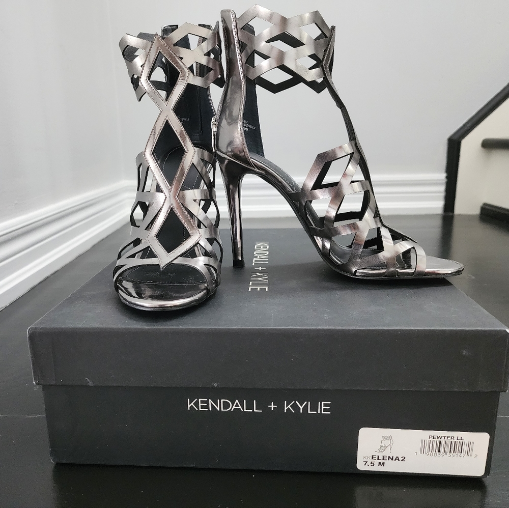 Kendall and Kylie elena heel